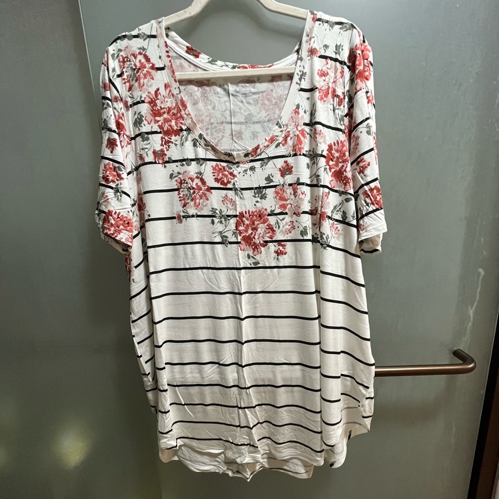 Maurices plus size 2X tee